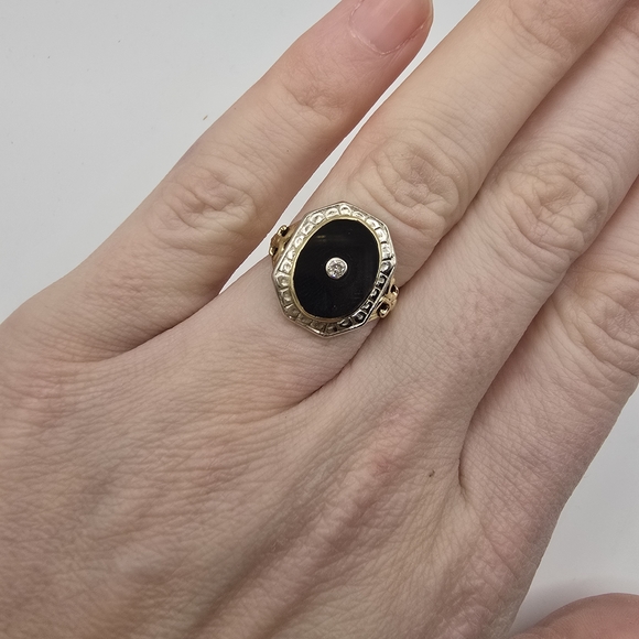 1940s Mid Century Black Onyx and Diamond 2 Tone White & Yellow Gold Ring Size 6 - Picture 2 of 10